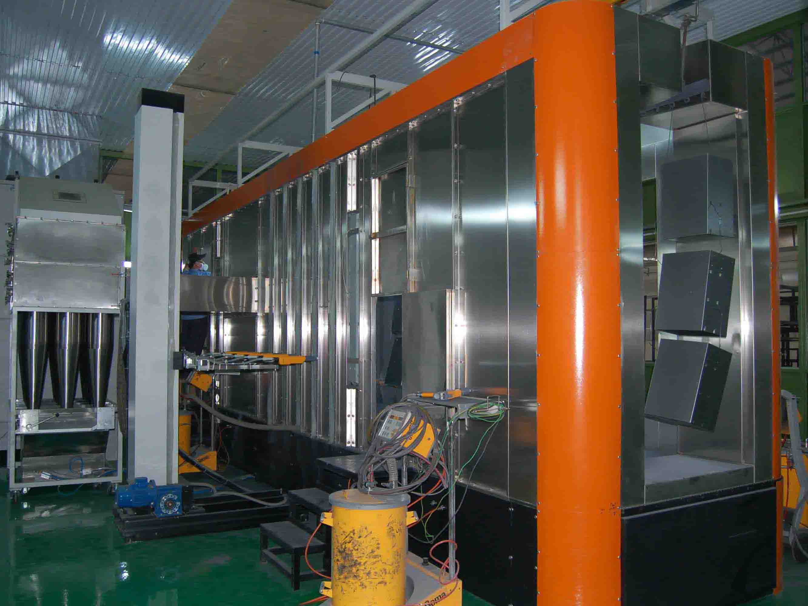 深圳自動噴粉房生產廠家梅河機械為珠海某公司